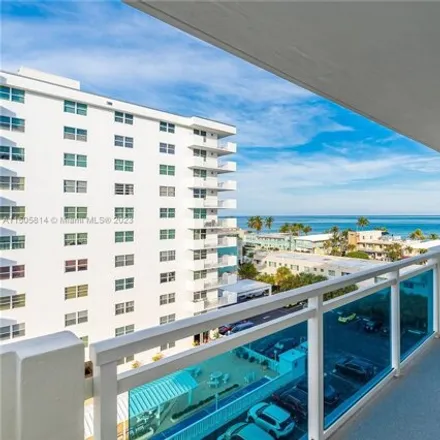 Image 9 - 373 Foxglove Terrace, Beverly Beach, Hollywood, FL 33019, USA - Condo for sale