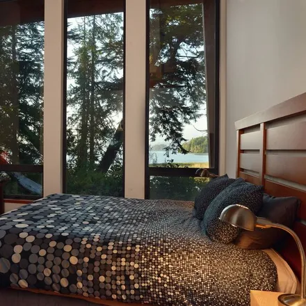 Rent this 3 bed house on Tofino in BC V0R 2Z0, Canada
