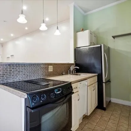 Image 6 - 1914 Fairmount Avenue, Philadelphia, PA 19130, USA - Condo for rent