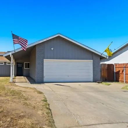 Buy this 3 bed house on 698 West Sandra Circle in Porterville, CA 93257