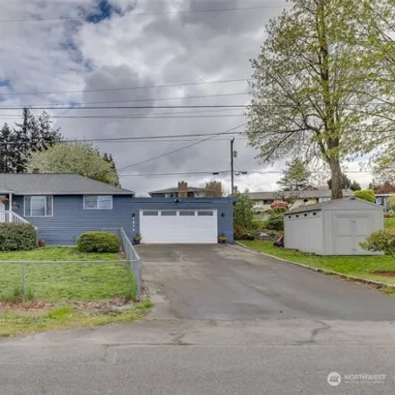 Buy this 3 bed house on 1814 Davis Avenue South in Renton, WA 98055