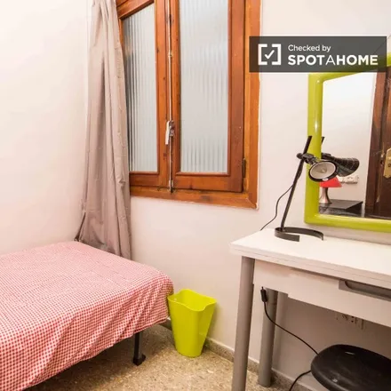 Rent this 6 bed room on Teatre Principal de València in Carrer de les Barques, 15