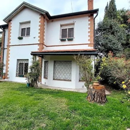 Buy this 8 bed house on Coronel Pringles in Partido de Lomas de Zamora, B1832 DEF Temperley