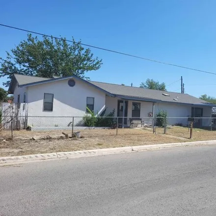 Image 2 - 601 W 6th St, Del Rio, Texas, 78840 - House for sale