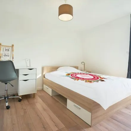 Rent this 1 bed apartment on 27 Rue des Dondaines in 59000 Lille, France