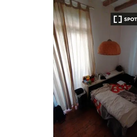 Rent this 2 bed room on Carrer de Ferlandina in 61, 08001 Barcelona