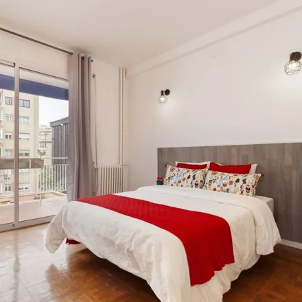 Rent this 5 bed room on Carrer de Balmes in 199, 08001 Barcelona