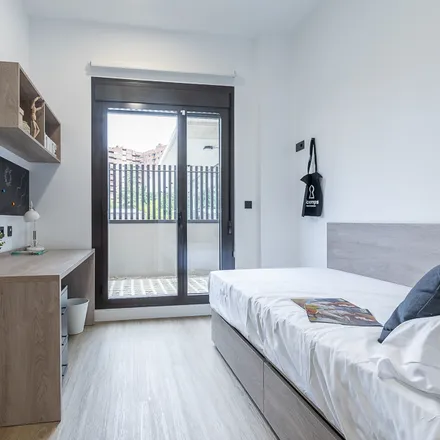 Rent this 1 bed room on Residencia de estudiantes "micampus" in Calle de Sinesio Delgado, 13