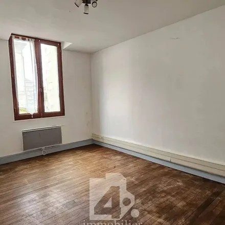 Rent this 2 bed apartment on 12 Rue Saint-Jacques in 41100 Vendôme, France