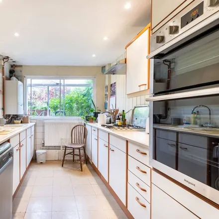 Image 3 - Parkfield Road, Willesden Green, London, NW10 2BG, United Kingdom - House for rent