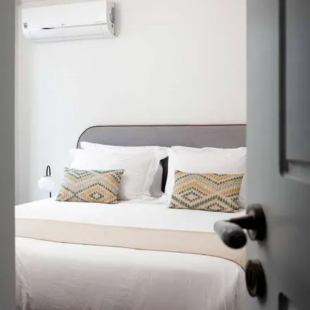 Rent this 1 bed apartment on Hotel Vera Cruz in Rua de Ramalho Ortigão 14, 4000-407 Porto