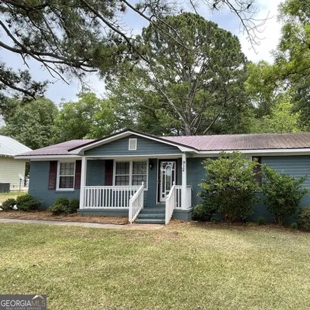 Buy this 3 bed house on 912 Pearl St in Madison, Georgia