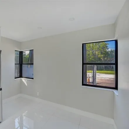 Image 3 - 126 Northeast 17th Court, Fort Lauderdale, FL 33305, USA - Townhouse for sale