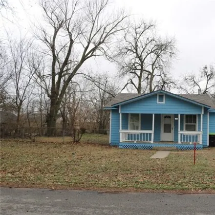 Buy this 3 bed house on 744 North Carr Avenue in Wynnewood, Garvin County