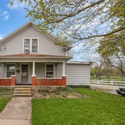 Buy this 3 bed house on 1676 Washington Avenue in Piqua, OH 45356