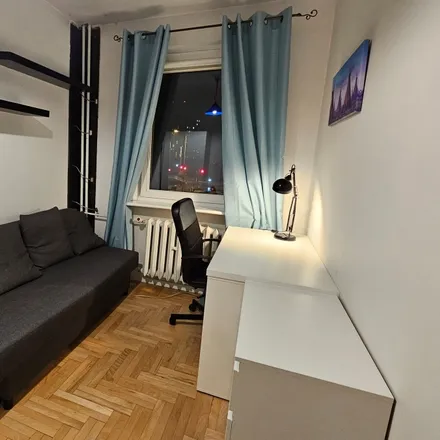 Rent this 4 bed room on Zbigniewa Burzyńskiego 6G in 80-462 Gdańsk, Poland