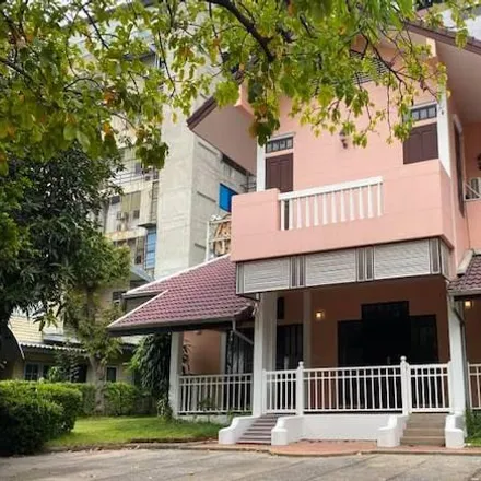 Rent this 4 bed house on 7-Eleven in Soi Wat Sam Ngam, Baan Krua Tai