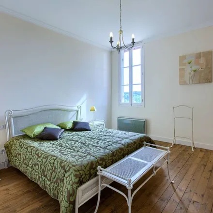 Rent this 2 bed townhouse on 33330 Saint-Émilion