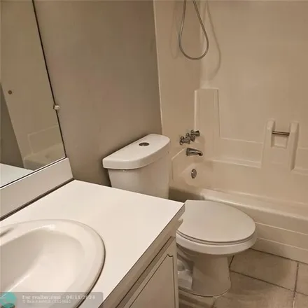 Image 7 - 959 SE 2nd Ave Apt 216, Deerfield Beach, Florida, 33441 - Condo for rent