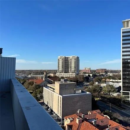 Image 3 - 3719 Gilbert Avenue, Dallas, TX 75219, USA - Condo for rent