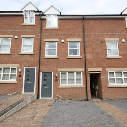 Image 3 - Blue Fox Close, Leicester, LE3 0EE, United Kingdom - Townhouse for rent