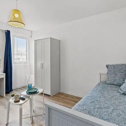 Rent this 6 bed apartment on 71 Boulevard d'Italie in 85000 La Roche-sur-Yon, France