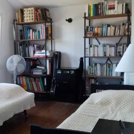 Rent this 3 bed house on 30400 Villeneuve-lès-Avignon