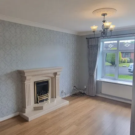 Rent this 3 bed apartment on Redwood Drive in Stockport, SK6 1SE
