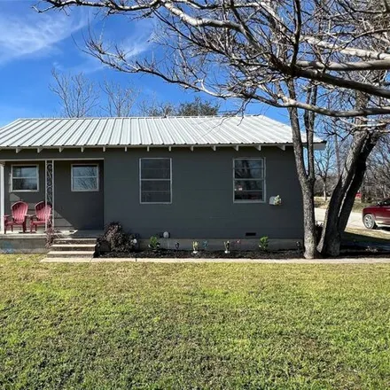 Image 2 - 170 East Neely Avenue, Comanche, TX 76442, USA - House for sale