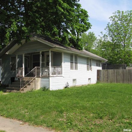 Rent this 2 bed house on Oglesby St in Salem, IL