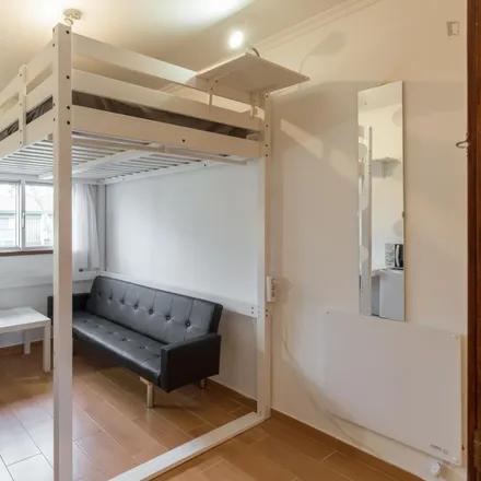 Rent this 5 bed room on Igreja de São Paulo do Viso in Rua Dom João de Azevedo, 4100-247 Porto