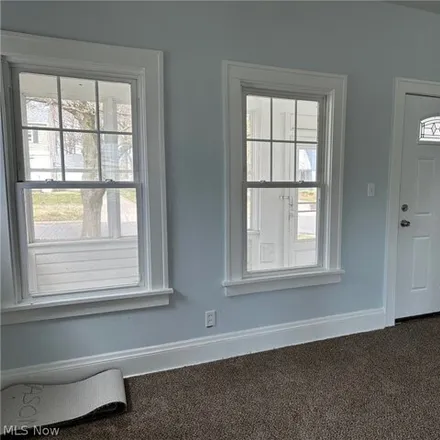 Image 2 - 1105 Erieview Road, Cleveland Heights, OH 44121, USA - House for sale