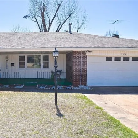 Buy this 3 bed house on 921 Walnut Court in Guthrie, OK 73044