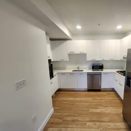 Rent this 1 bed apartment on 44 Wharf St