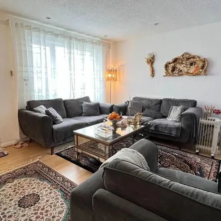 Image 2 - Rowlands Close, Grahame Park, London, NW7 2DN, United Kingdom - Apartment for rent