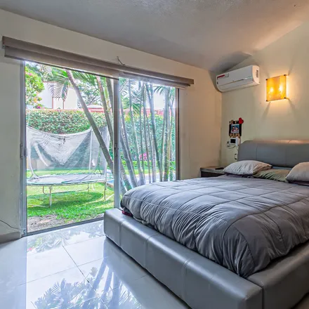 Rent this 4 bed house on Calzada de los Estrada in 62290 Cuernavaca, MOR