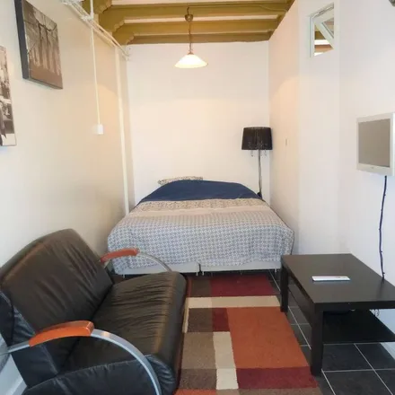 Rent this 4 bed apartment on Krommenieërweg 101 in 1521 HD Wormerveer, Netherlands