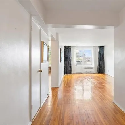 Image 6 - 1296 Midland Avenue, Gunther Park, City of Yonkers, NY 10704, USA - Apartment for sale