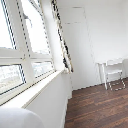 Rent this 5 bed room on Pinnace House in 1-36 Manchester Road, Cubitt Town