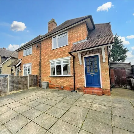 Rent this 5 bed duplex on Raymond Crescent in Guildford, GU2 7SX