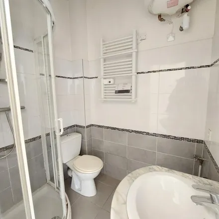 Image 4 - Les Lucioles, 586 Avenue Georges Pompidou, 04100 Manosque, France - Apartment for rent