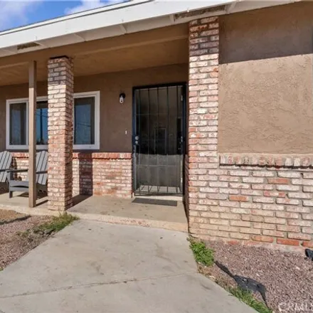 Image 4 - 16266 La Cubre Drive, Victorville, CA 92395, USA - House for sale