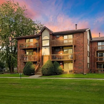 Rent this 2 bed condo on 456 Westwood Court in Crystal Lake, IL 60014