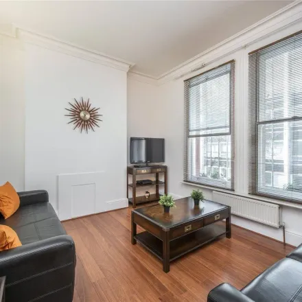 Image 2 - Neal Street, London, WC2H 9PS, United Kingdom - Apartment for rent