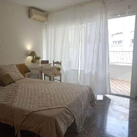 Rent this 4 bed room on Ferreteria La Salut in Passeig de la Salut, 105