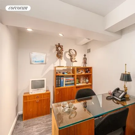 Image 7 - 251 West 19th Street, New York, NY 10011, USA - Condo for sale