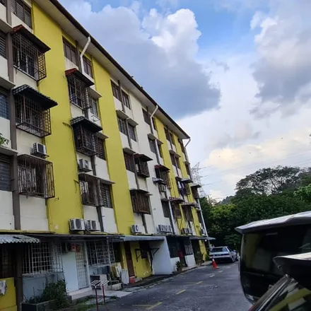 Rent this 2 bed apartment on PPR Taman Mulia Parking in Jalan Budiman 1, Bandar Tun Razak