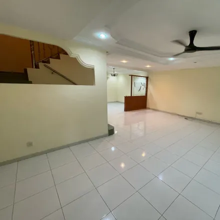 Rent this 4 bed apartment on Jalan USJ 20/7 in UEP Subang Jaya, 47640 Subang Jaya