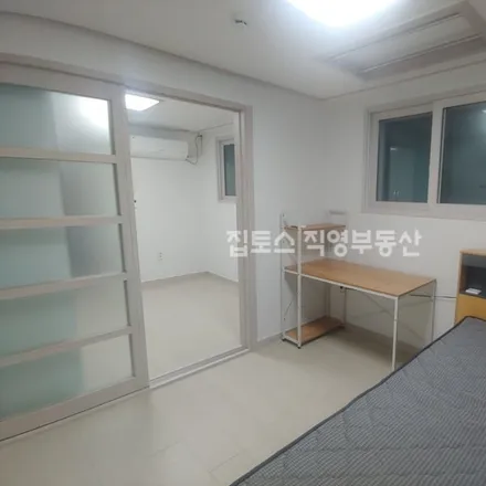 Rent this 1 bed apartment on 서울특별시 관악구 신림동 550-21