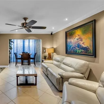 Image 8 - 5571 Bay Club Drive, Fort Lauderdale, FL 33308, USA - Condo for sale